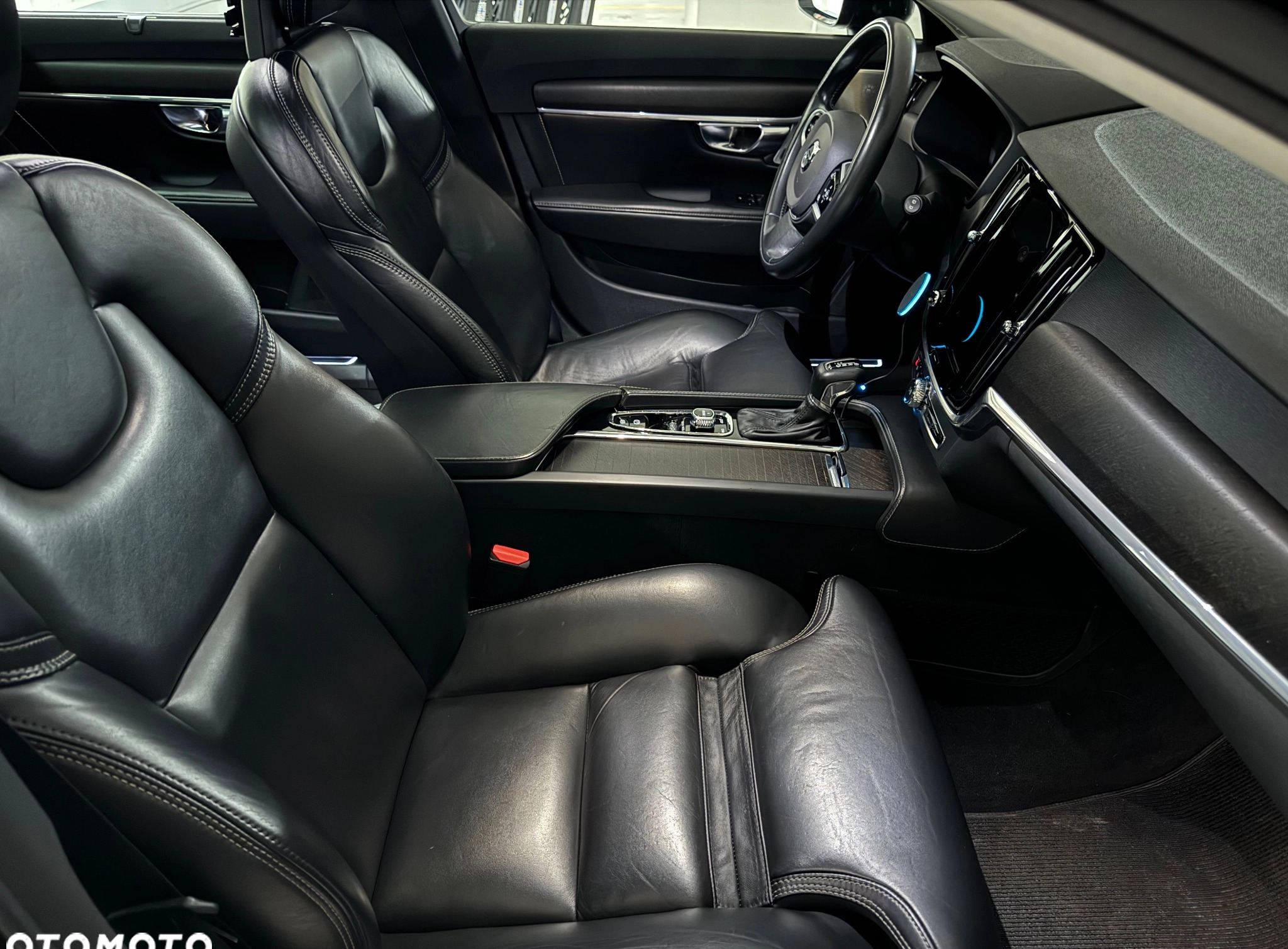 Volvo V90 Cross Country cena 129000 przebieg: 154500, rok produkcji 2017 z Warszawa małe 154